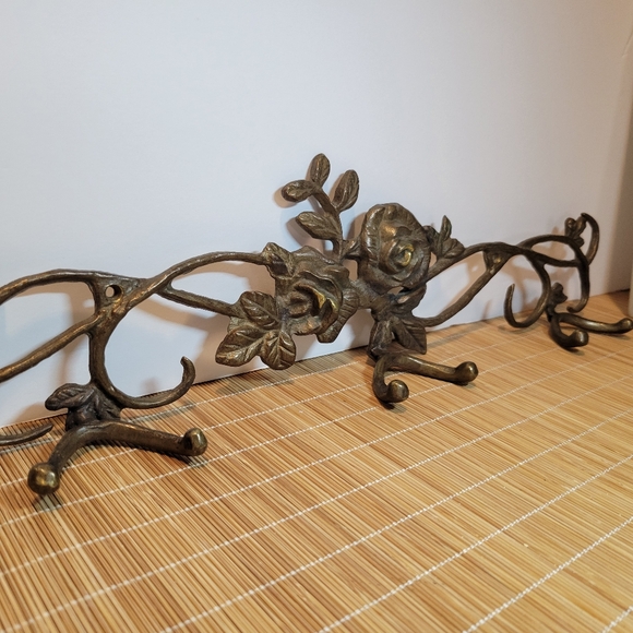 Vintage SPI Wall Cast Metal Rose Flowers Elegant Wall Hung Coat Rack - Picture 3 of 7